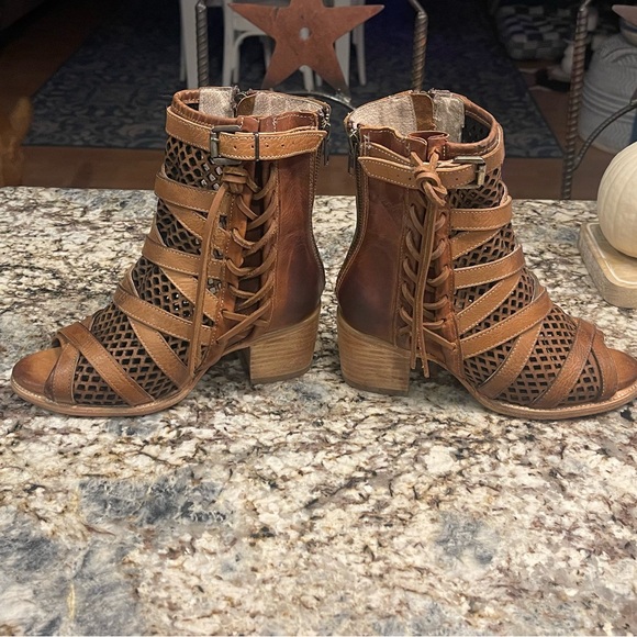 Freebird Nikki - Picture 4 of 9